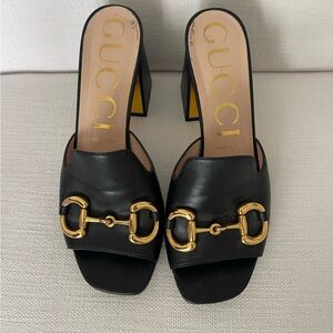 GUCCI
Horsebit-detailed leather mules, Black size 39.